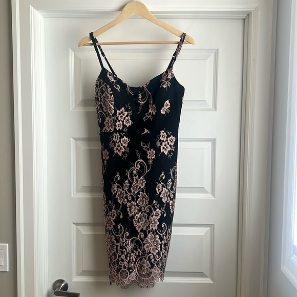 Le chateau dress - Picture 1 of 6